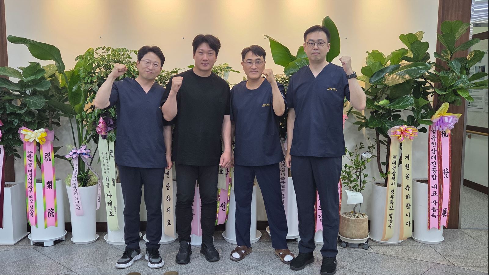 KIA 타이거즈 이범호 감독님 김주찬 코치님께서 내원해…